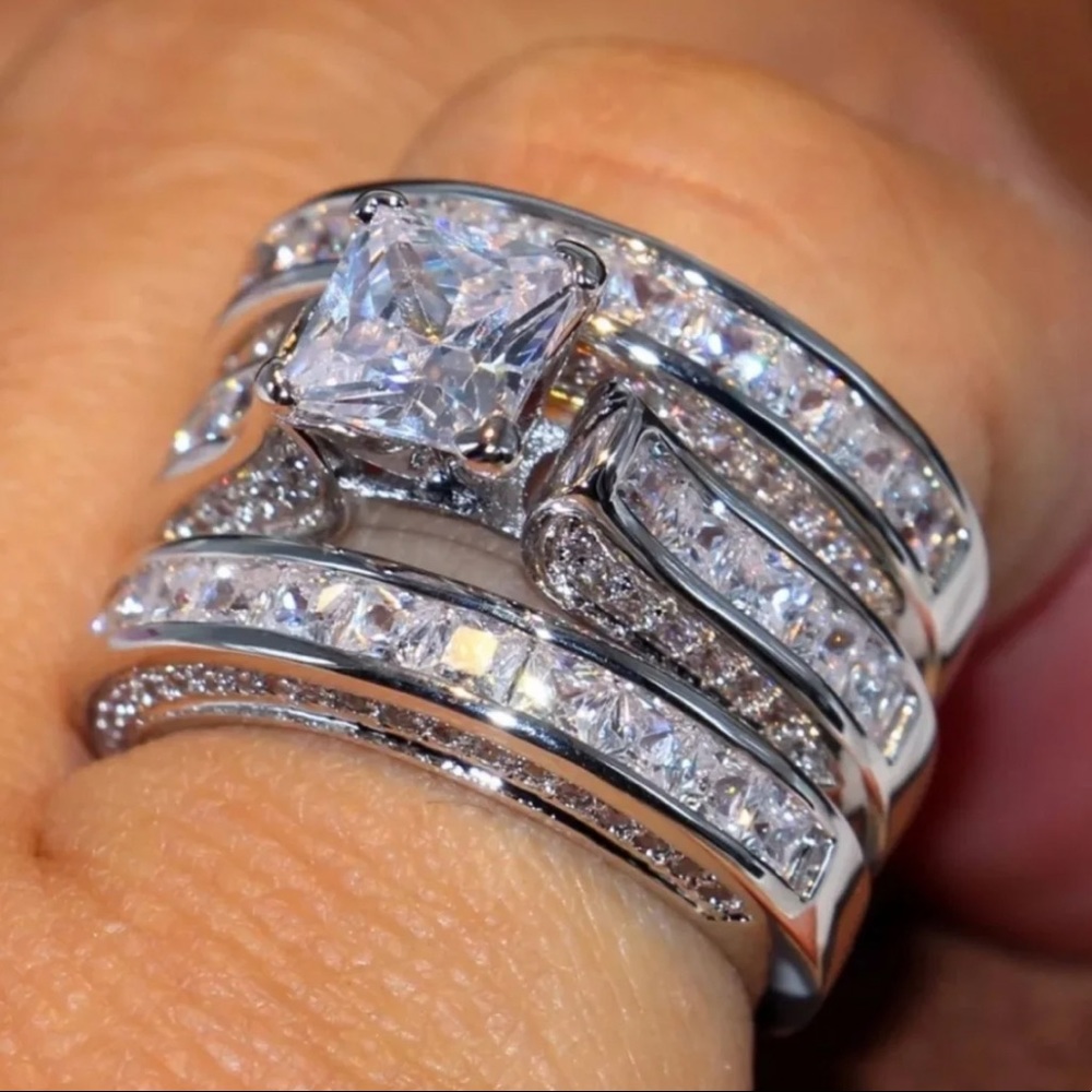 3PC. Engagement diamond ring set. Silver tone.